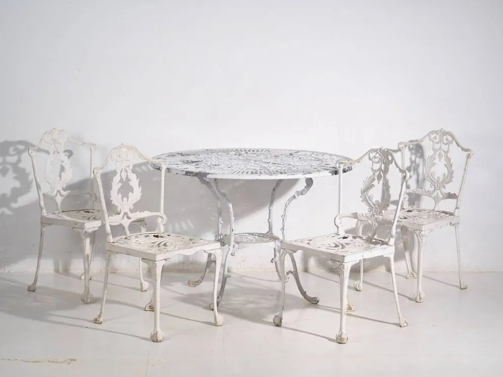 Table et chaises de jardin blanches d’époque (c.1950). Ensemble de 5 pièces