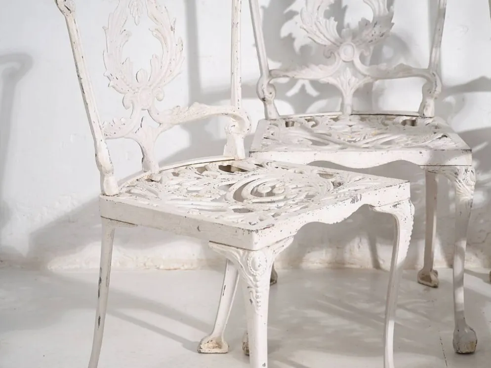 Table et chaises de jardin blanches d’époque (c.1950). Ensemble de 5 pièces