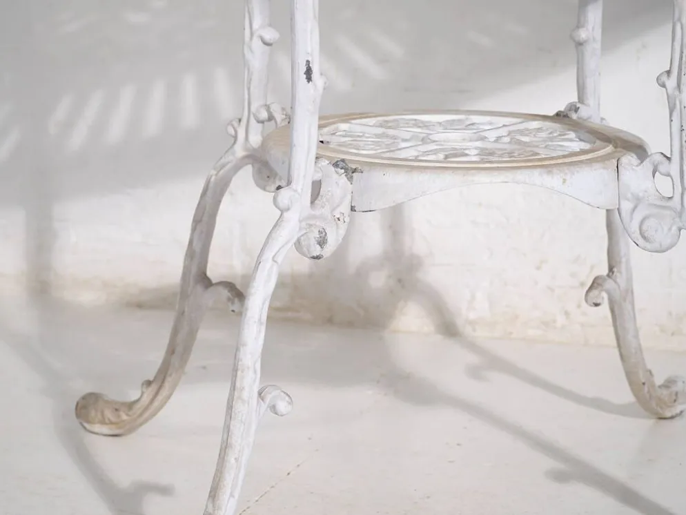 Table et chaises de jardin blanches d’époque (c.1950). Ensemble de 5 pièces