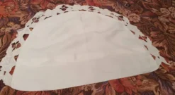 Taie d'oreiller en demi lune avec dentelle anglaise