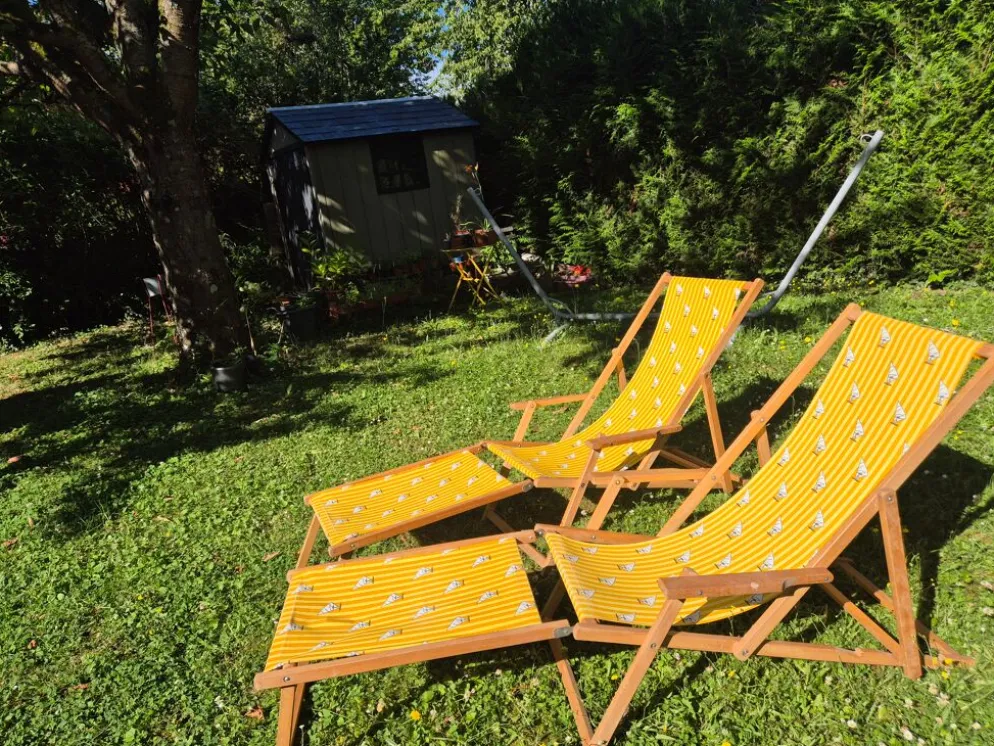 2 tansats chilienne vintage bois et toile jaune imprimé voilier avec repose