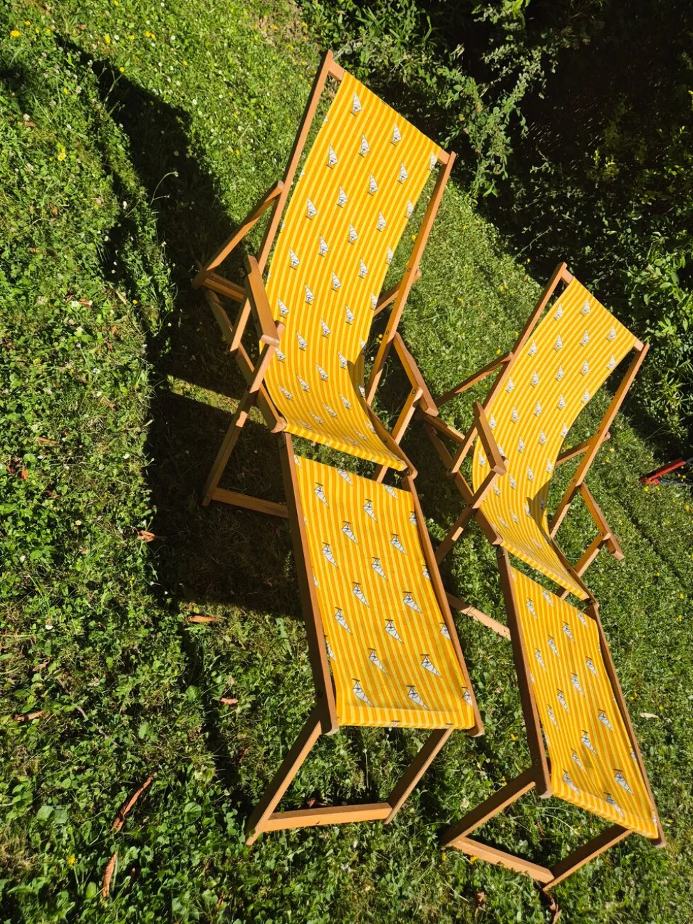 2 tansats chilienne vintage bois et toile jaune imprimé voilier avec repose