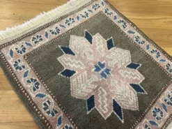 Tapis anatolien carré