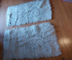 Tapis a poils longs pure laine blanc , vintage