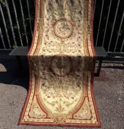 Tapis aux points noués de style Aubusson – 2.45 x 090 Mètres -