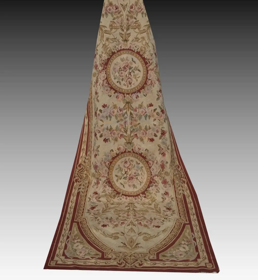 Tapis aux points noués de style Aubusson – 2.45 x 090 Mètres -