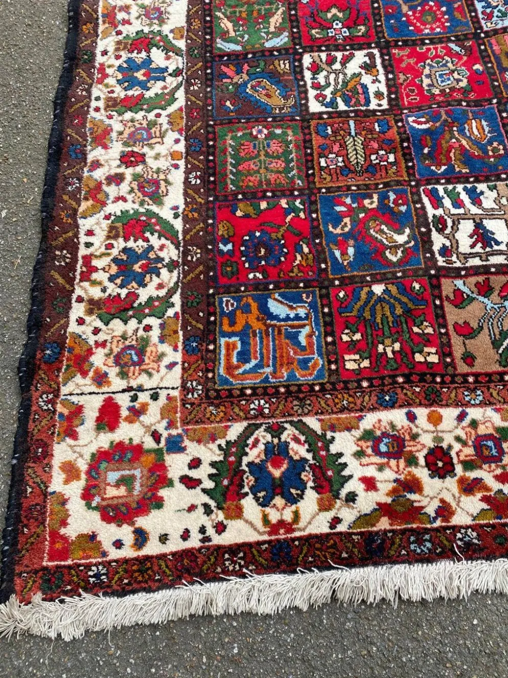 Tapis bakhtiar d'Iran en laine nouée fait main bordeaux 200x300cm
