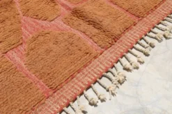 Tapis Beni Ouarain tissé à la main 255×155cm – Terracotta & Argile - AZ821