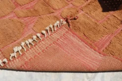 Tapis Beni Ouarain tissé à la main 255×155cm – Terracotta & Argile - AZ821