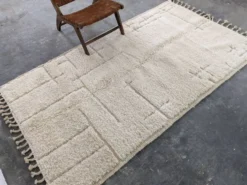 Tapis Beni Ouarain, 265 x 155 cm || 8,69 x 5,09 pieds, MS-337