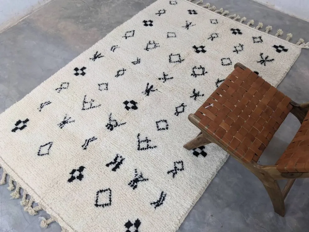 Tapis Beni Ouarain, 250 x 165 cm || 8,2 x 5,41 pieds, MS-316