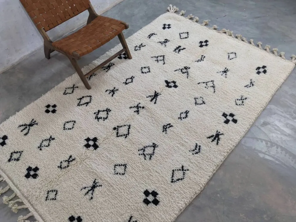 Tapis Beni Ouarain, 250 x 165 cm || 8,2 x 5,41 pieds, MS-316