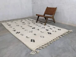 Tapis Beni Ouarain, 250 x 165 cm || 8,2 x 5,41 pieds, MS-316