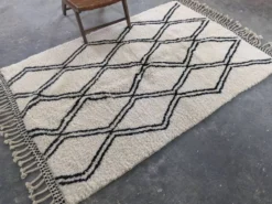 Tapis Beni Ouarain, 250 x 160 cm || 8,2 x 5,25 pieds, MS-347