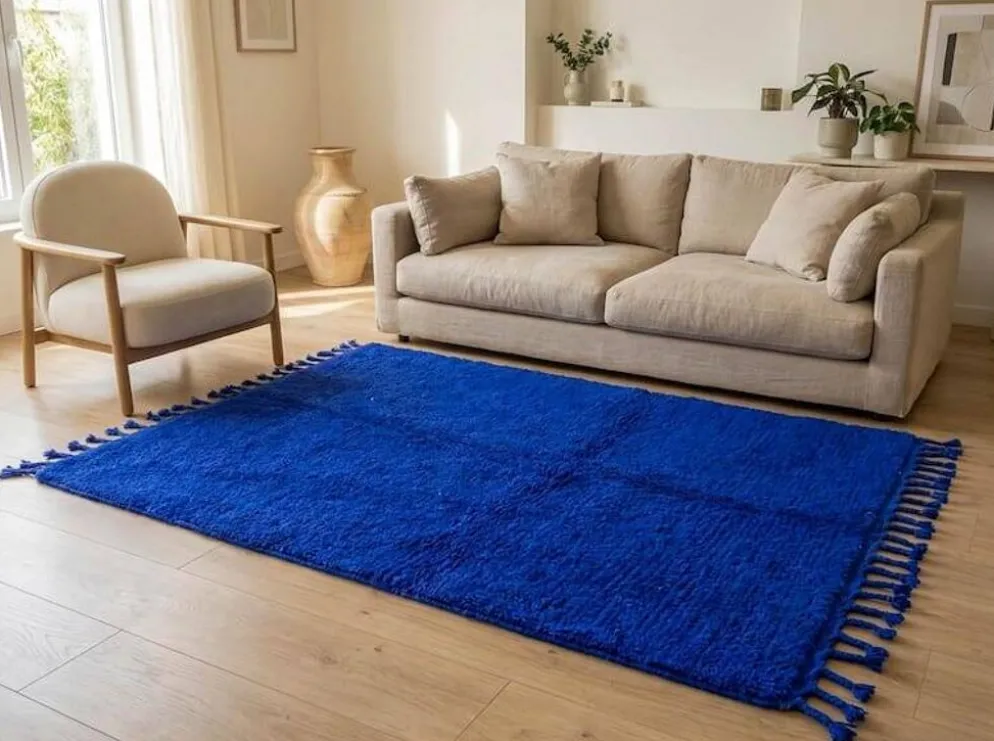 Tapis Beni Ouraine en laine naturelle bleu majorelle taille 1,4/2,6 m