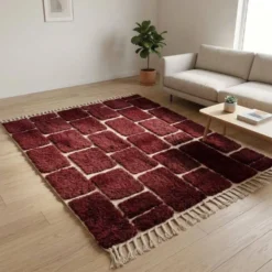 Tapis Beni Ouraine en laine sur mesure traditionnelle bordeaux 1,5/2,5 m
