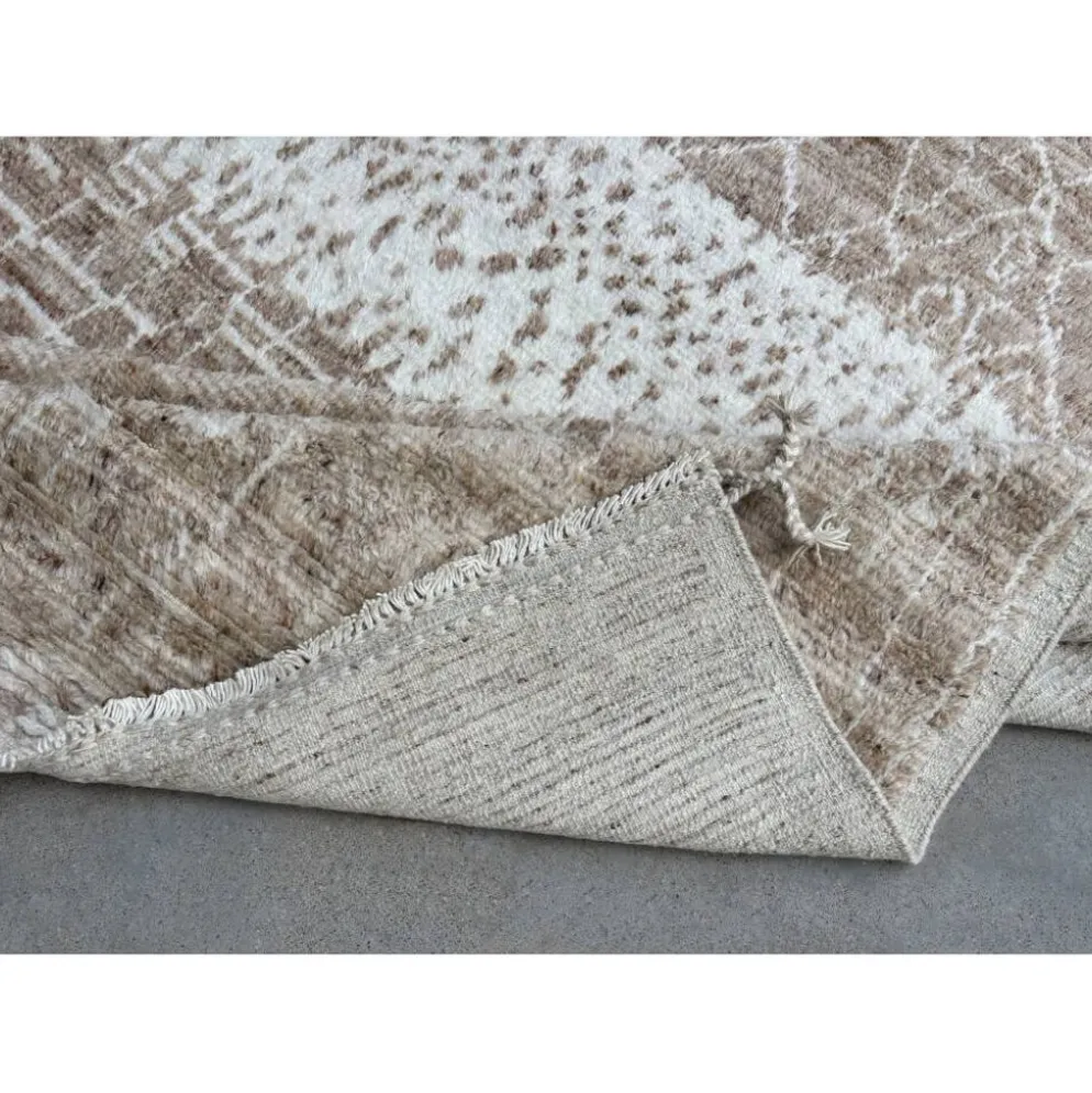 Tapis berbère au design moderne marocain. 100 % laine. Tapis Beni Ourain noué à la main.