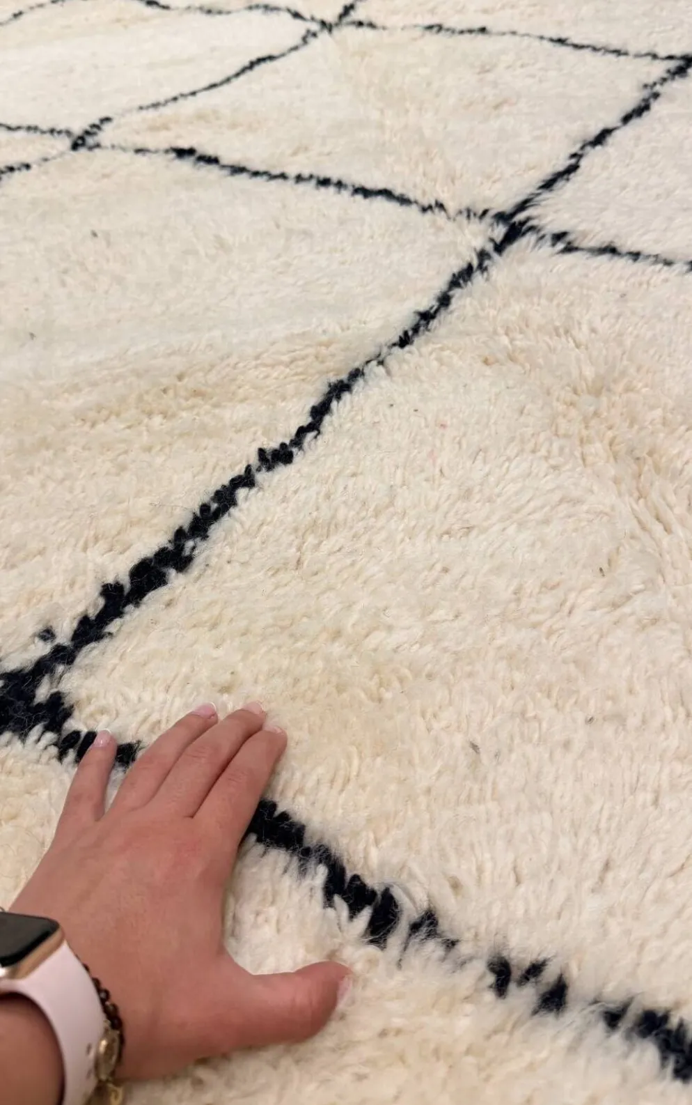 Tapis berbère Beni Ouarain écru et noir en laine