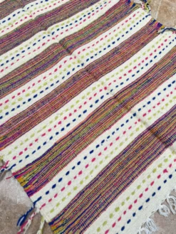 Tapis berbère kilim tissé à la main : petit tapis d'appoint marocain