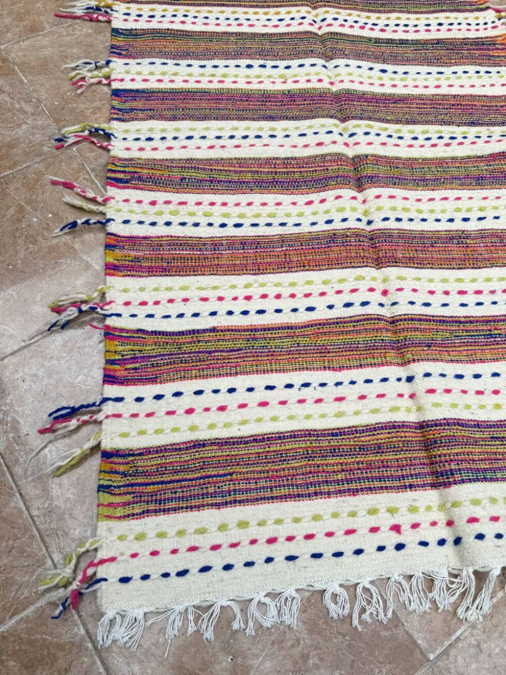 Tapis berbère kilim tissé à la main : petit tapis d'appoint marocain