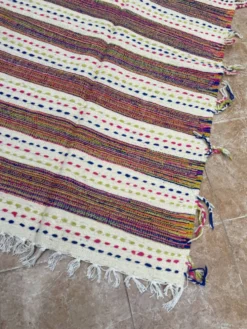 Tapis berbère kilim tissé à la main : petit tapis d'appoint marocain