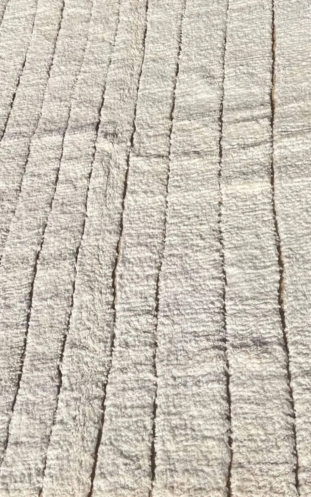 Tapis bérbere fait main traditionnelle taille 2/3 m