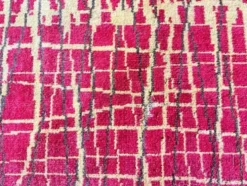 Tapis/carpet en bouclé abstrait organique design des années 1960, Tchécoslovaquie.