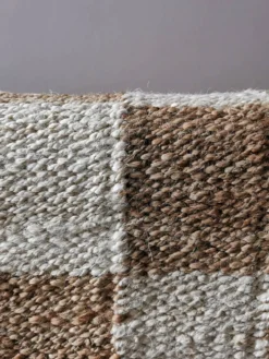 Tapis à carreaux en jute