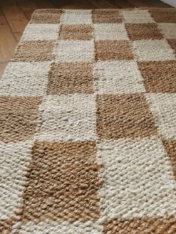 Tapis à carreaux en jute