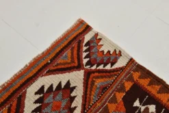 Tapis couloir vintage kilim orange et marron, motif oriental