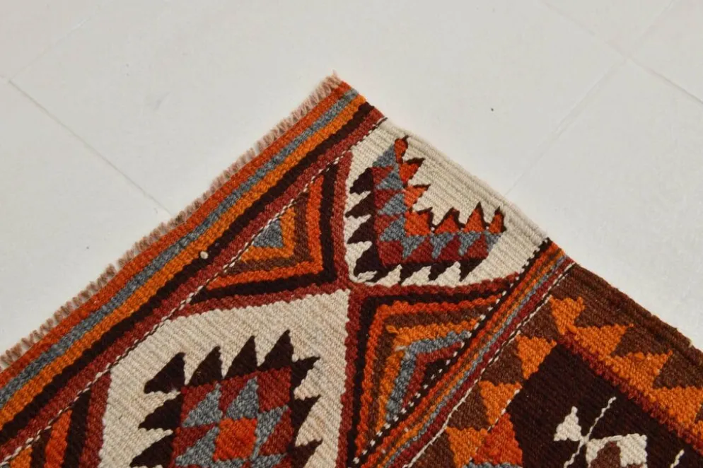 Tapis couloir vintage kilim orange et marron, motif oriental