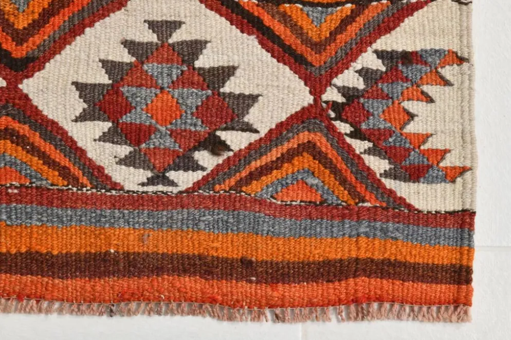 Tapis couloir vintage kilim orange et marron, motif oriental