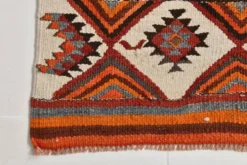 Tapis couloir vintage kilim orange et marron, motif oriental