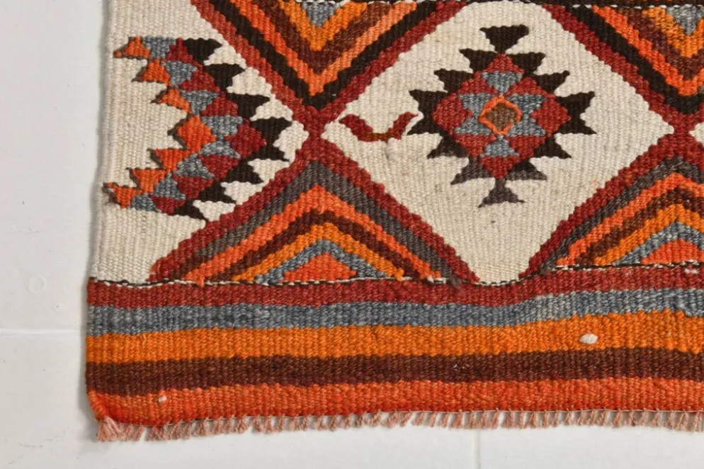 Tapis couloir vintage kilim orange et marron, motif oriental