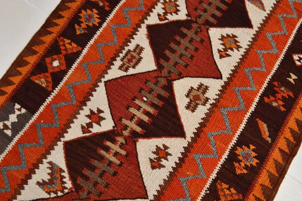 Tapis couloir vintage kilim orange et marron, motif oriental