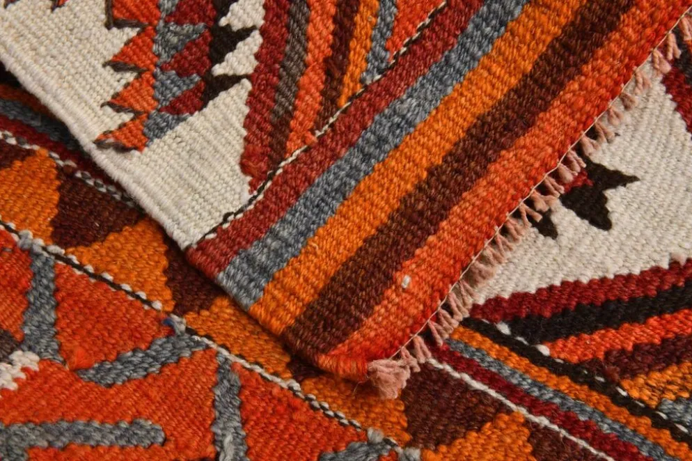 Tapis couloir vintage kilim orange et marron, motif oriental