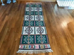 Tapis coureur kilim fait main au design traditionnel
