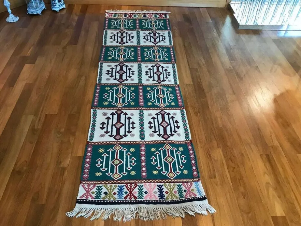 Tapis coureur kilim fait main au design traditionnel