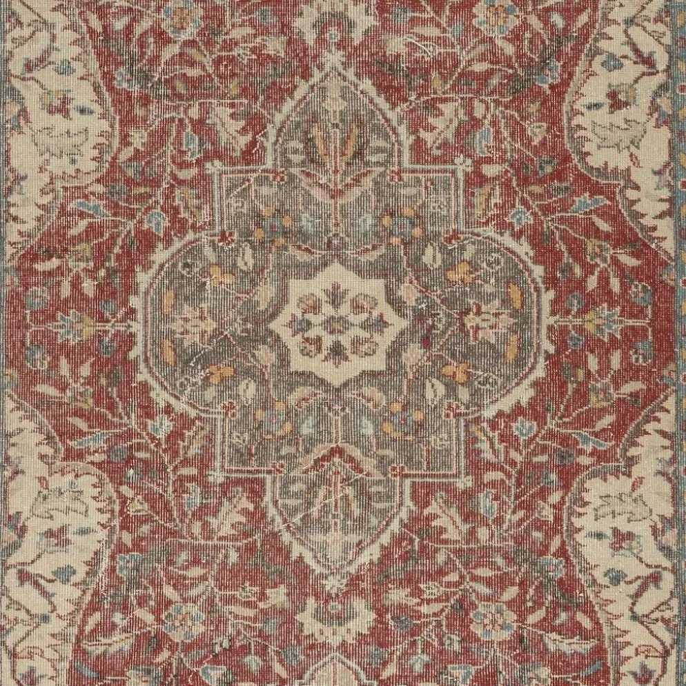 Tapis d'aire turc rouge vintage. Tapis en laine noué à la main avec un design de médaillon.
