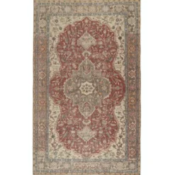 Tapis d'aire turc rouge vintage. Tapis en laine noué à la main avec un design de médaillon.