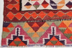 Tapis de couloir tribal kilim géométrique orange et rose