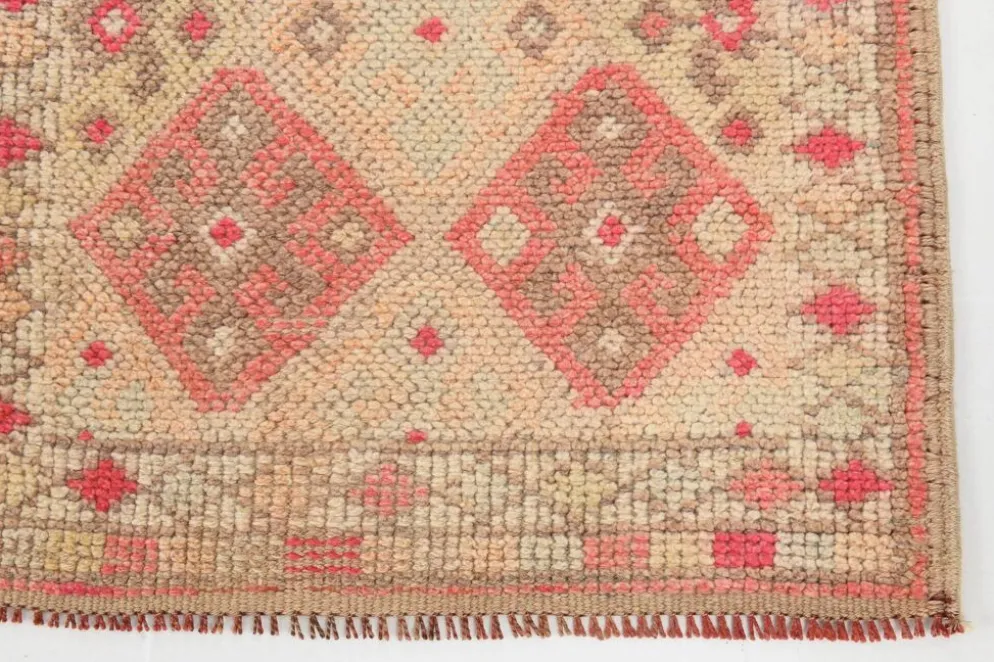 Tapis de couloir vintage Kilim, Tons Rose et Beige, Motifs Anatoliens Géométriques