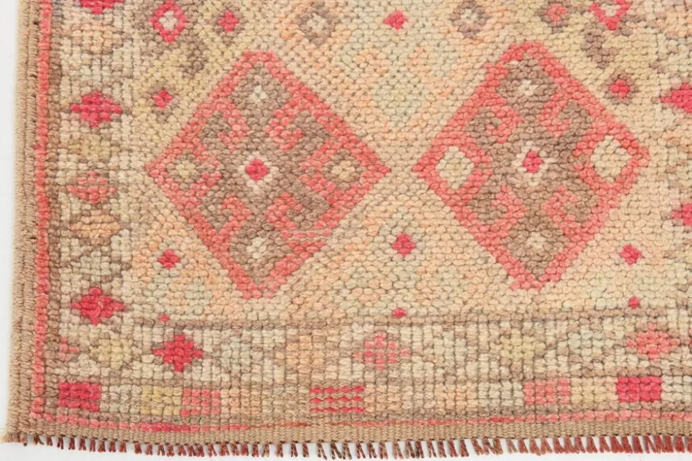 Tapis de couloir vintage Kilim, Tons Rose et Beige, Motifs Anatoliens Géométriques