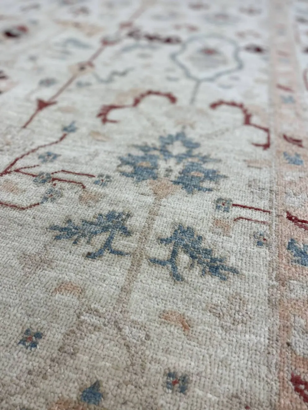 Tapis en laine crème à motifs floraux fait main, style oriental moderne pour salon