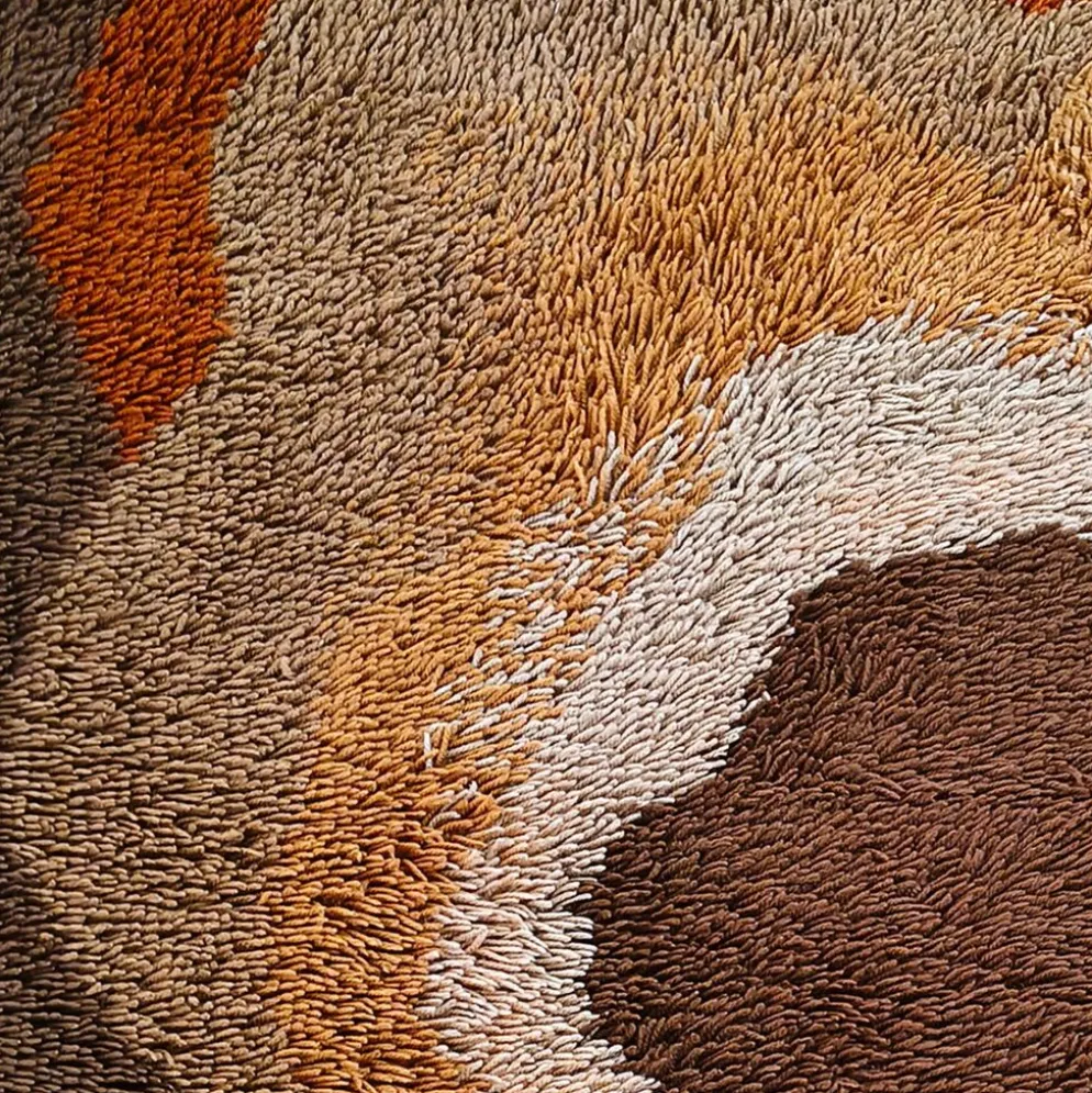Tapis en laine de l'ère spatiale des années 1970 | Motif de vague organique moderne du milieu du siècle. Fabriqué en Italie.