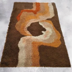 Tapis en laine de l'ère spatiale des années 1970 | Motif de vague organique moderne du milieu du siècle. Fabriqué en Italie.