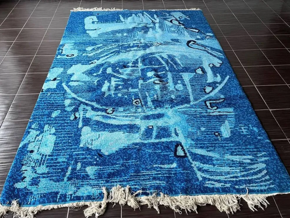 Tapis en laine à design abstrait fait main extraordinaire dans le style de Kybal, années 1960.