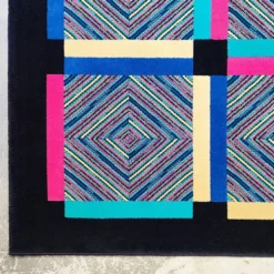 Tapis en laine géométrique