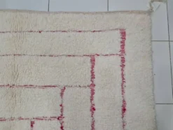 Tapis en laine naturel fait main artisanale traditionnelle taille 2/3 m