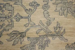Tapis en laine noué à la main bleu clair, grand modèle floral crème, tapis Zeigler pour intérieur.